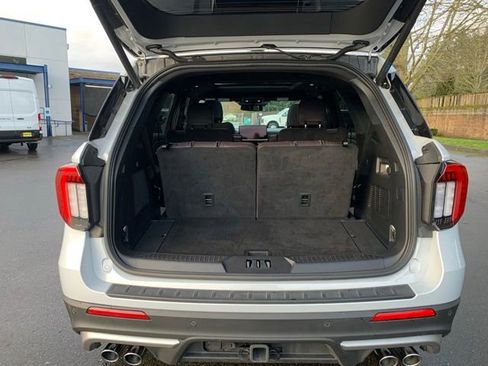 Certified 2025 Ford Explorer Platinum w/ Ultimate Package image 6