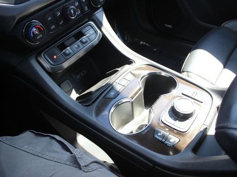 Used 2021 GMC Acadia AT4 AWD/4WD image 11