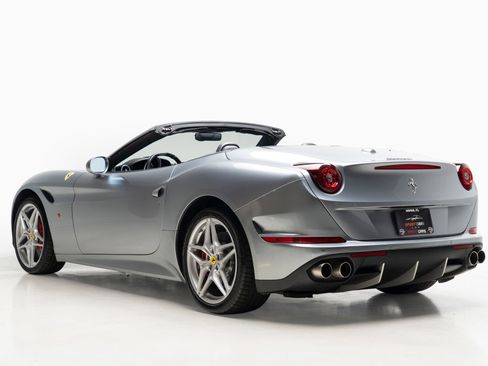 Used 2016 Ferrari California T RWD image 13
