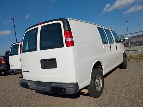 Used 2022 Chevrolet Express 2500 w/ Driver Convenience Package RWD image 4