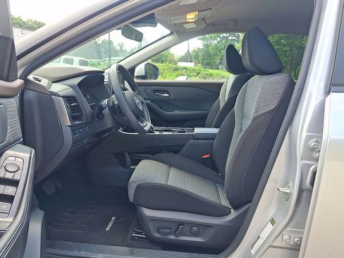 Used 2023 Nissan Rogue SV AWD/4WD image 11