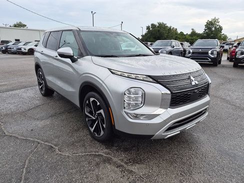 Used 2024 Mitsubishi Outlander SE FWD image 3