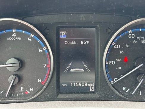 Used 2018 Toyota RAV4 LE AWD/4WD image 13