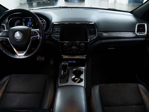 Used 2022 Jeep Grand Cherokee Laredo X image 9