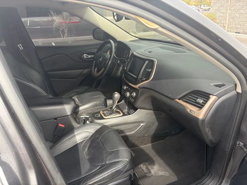 Used 2015 Jeep Cherokee Limited w/ Luxury Group image 12