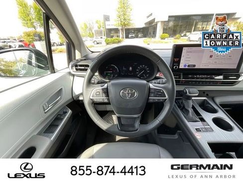 Used 2025 Toyota Sienna XLE FWD image 15