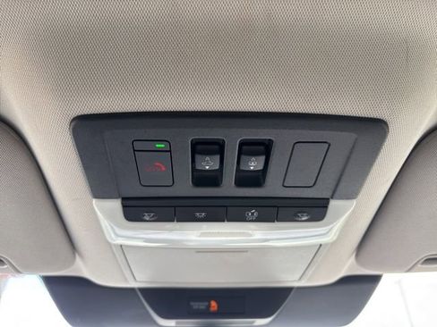 Used 2022 Nissan Pathfinder SV w/ SV Premium Package AWD/4WD image 21