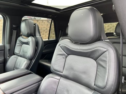 Used 2024 Lincoln Navigator Reserve image 16