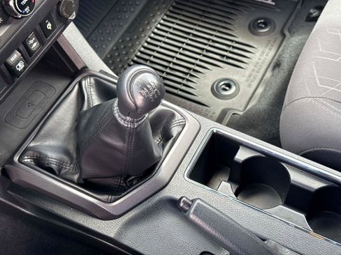 Used 2018 Toyota Tacoma TRD Sport AWD/4WD image 23