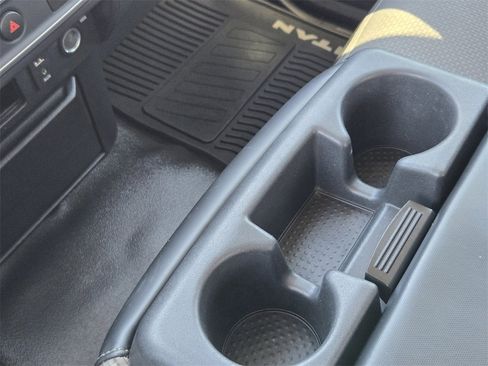 Used 2017 Nissan Titan S image 17