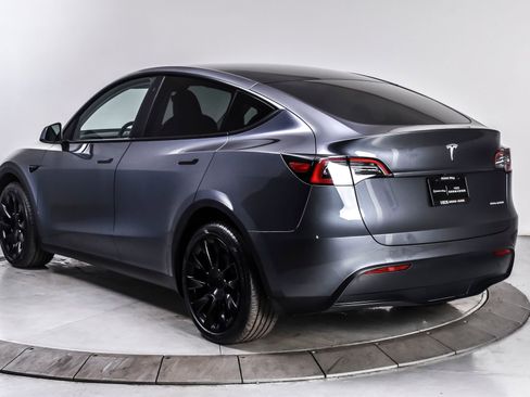 Used 2023 Tesla Model Y Long Range AWD/4WD image 4