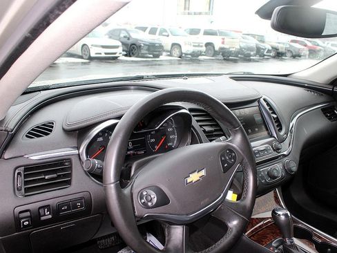 Used 2015 Chevrolet Impala LT w/ Convenience Package image 18