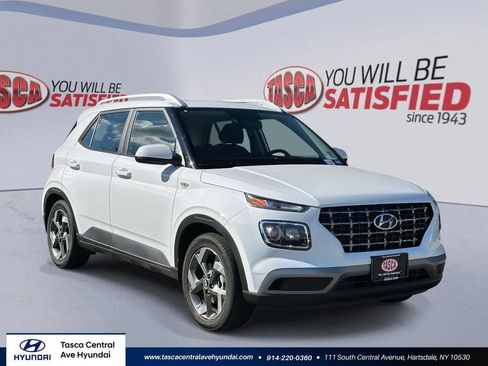 Certified 2025 Hyundai Venue SEL FWD image 1
