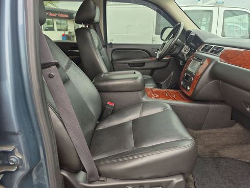 Used 2012 Chevrolet Avalanche LTZ AWD/4WD image 29