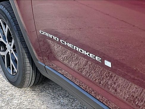 New 2025 Jeep Grand Cherokee L Limited w/ Luxury Tech Group II AWD/4WD image 16