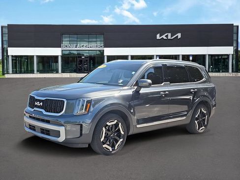 Certified 2024 Kia Telluride EX w/ EX Captain's Chair Package FWD image 2