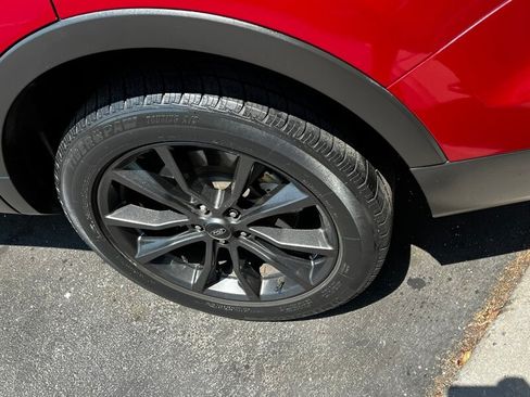 Used 2017 Ford Explorer XLT w/ Equipment Group 202A AWD/4WD image 13