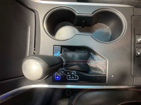 Used 2015 Toyota Camry XSE image 17