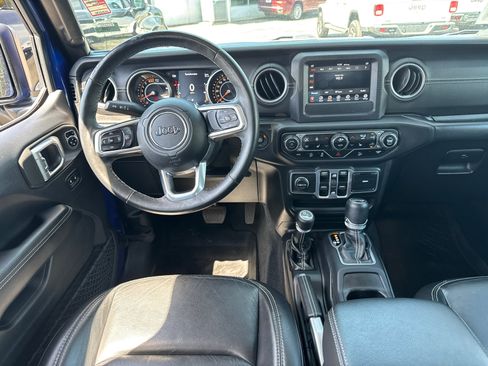 Used 2018 Jeep Wrangler Unlimited Sahara AWD/4WD image 8