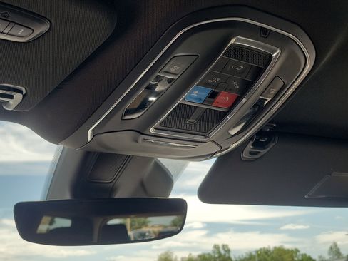 Used 2024 Jeep Wagoneer Series III image 27