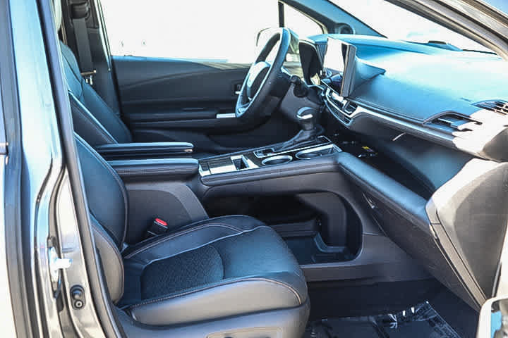 Used 2025 Toyota Sienna Platinum AWD/4WD image 16