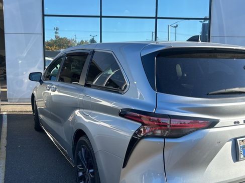 Used 2021 Toyota Sienna XSE image 5