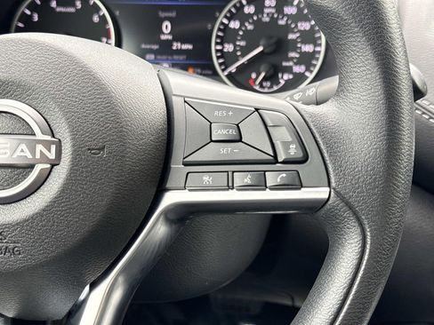 Used 2024 Nissan Sentra SV FWD image 9
