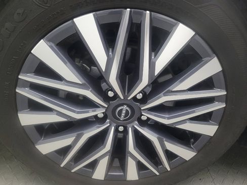 Used 2023 Nissan Altima 2.5 SV w/ SV Premium Package FWD image 31