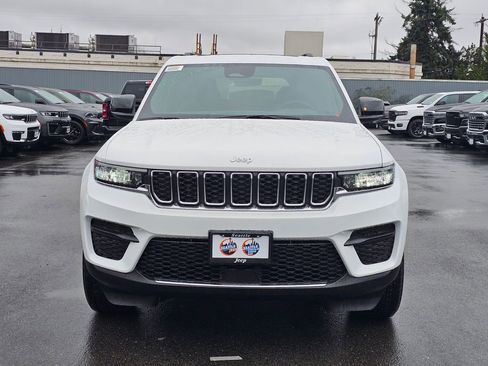 New 2026 Jeep Grand Cherokee Laredo image 3