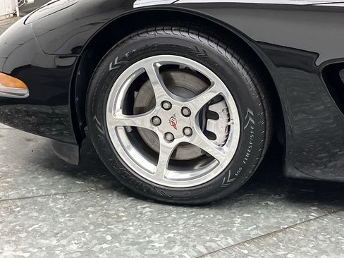 Used 2001 Chevrolet Corvette Convertible w/ Preferred Equipment Group2 image 23