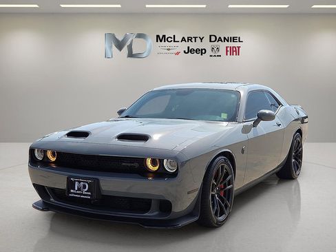 Used 2023 Dodge Challenger SRT Hellcat w/ Driver Convenience Group RWD image 2