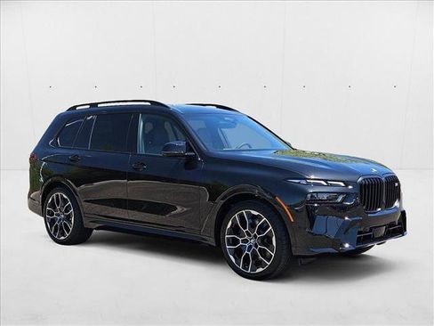 Used 2026 BMW X7 M60i w/ Climate Comfort Package image 7