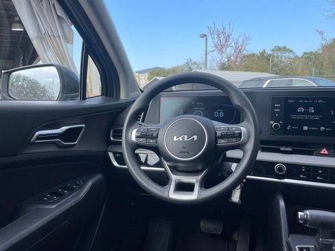 Used 2025 Kia Sportage LX image 33