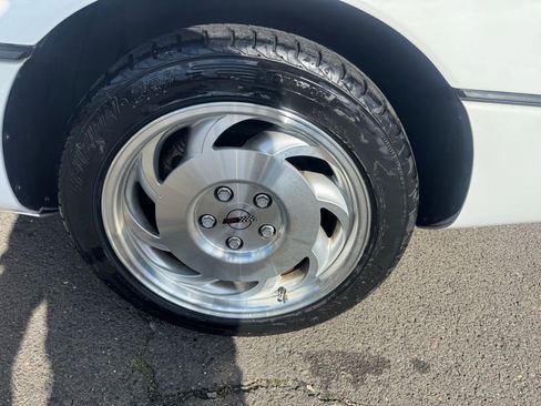 Used 1990 Chevrolet Corvette Convertible RWD image 18
