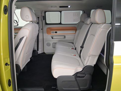 Used 2025 Volkswagen ID. Buzz 1st Edition image 12