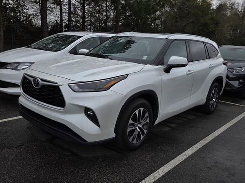 Used 2022 Toyota Highlander XLE image 14