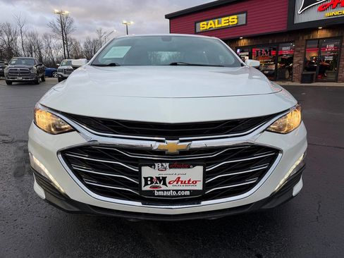 Used 2022 Chevrolet Malibu LT image 2