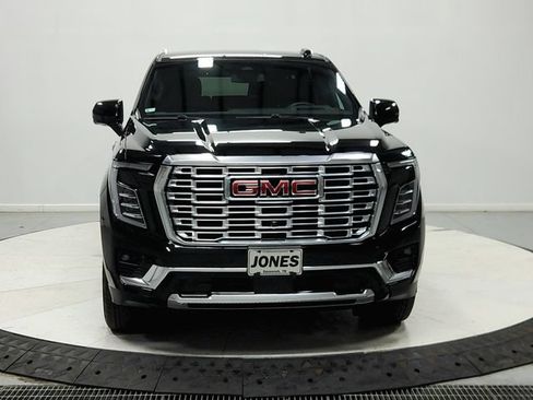 Used 2025 GMC Yukon XL Denali AWD/4WD image 3