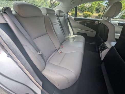 Used 2015 Lexus LS 460 w/ Comfort Package image 17
