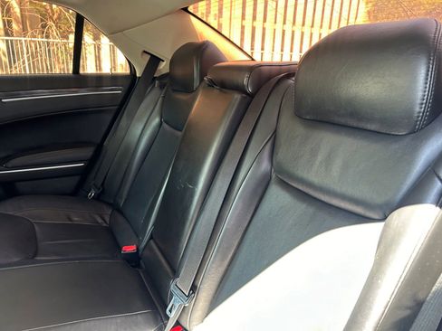 Used 2016 Chrysler 300 Limited RWD image 17