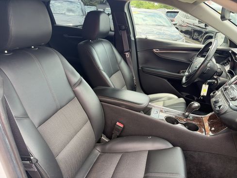 Used 2015 Chevrolet Impala LT FWD image 11