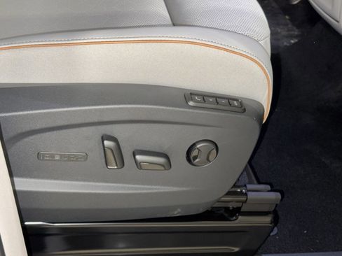 New 2025 Volkswagen ID. Buzz Pro S Plus image 13