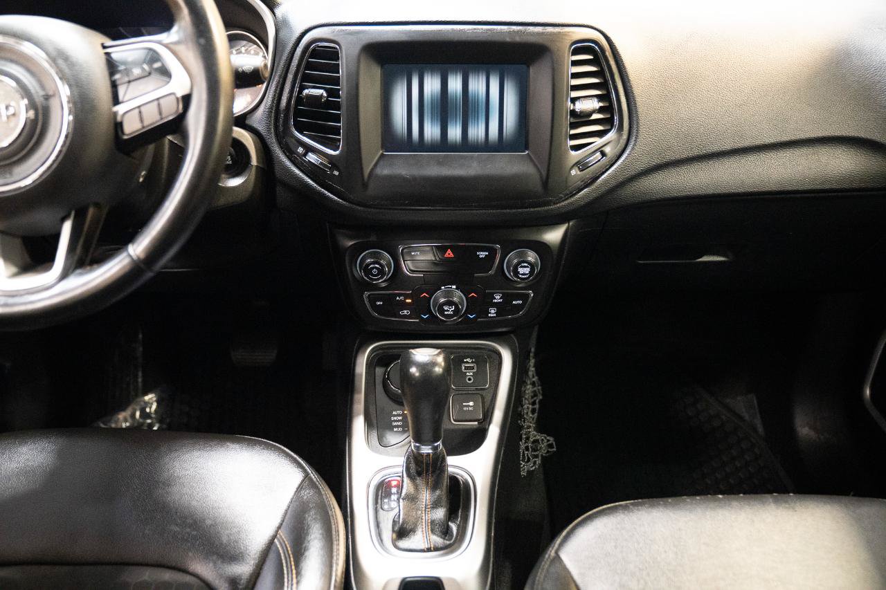 Used 2019 Jeep Compass Latitude w/ Cold Weather Group AWD/4WD image 28