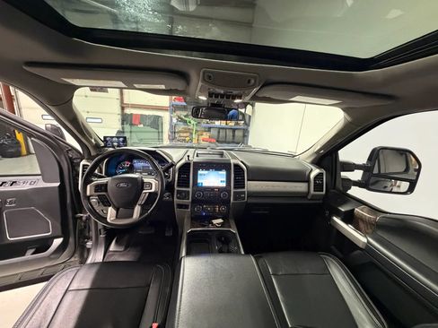 Used 2019 Ford F250 Lariat w/ Lariat Ultimate Package AWD/4WD image 14
