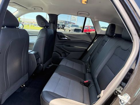 Used 2025 Chevrolet Trax LT FWD image 10