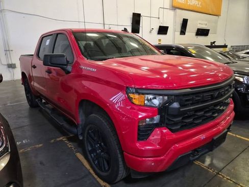 Used 2023 Chevrolet Silverado 1500 Custom image 2