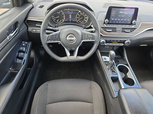 Used 2023 Nissan Altima 2.5 SV FWD image 12