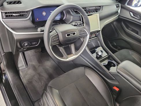 Used 2024 Jeep Grand Cherokee L Altitude RWD image 11