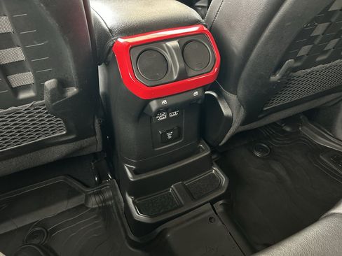 Used 2022 Jeep Wrangler Unlimited Rubicon w/ LED Lighting Group AWD/4WD image 15