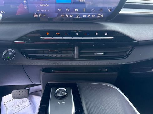 Used 2025 Buick Enclave Sport Touring image 20